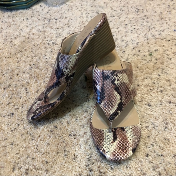 Snakeskin wedge sandals - Picture 7 of 7
